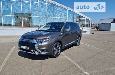 Позашляховик / Кросовер Mitsubishi Outlander 2021 в Києві