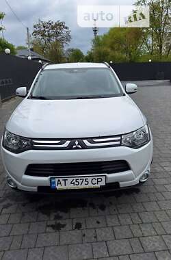 Позашляховик / Кросовер Mitsubishi Outlander 2013 в Тисмениці