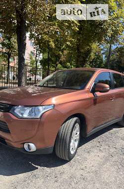 Позашляховик / Кросовер Mitsubishi Outlander 2013 в Харкові