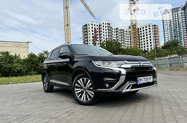 Внедорожник / Кроссовер Mitsubishi Outlander 2020 в Одессе