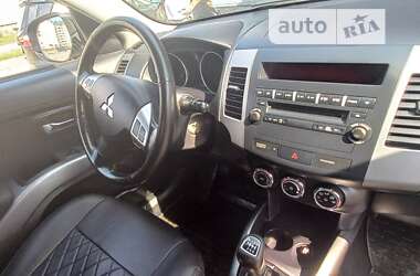 Внедорожник / Кроссовер Mitsubishi Outlander 2011 в Стрые