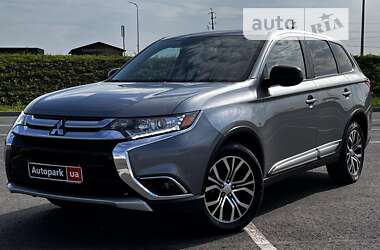 Позашляховик / Кросовер Mitsubishi Outlander 2017 в Львові