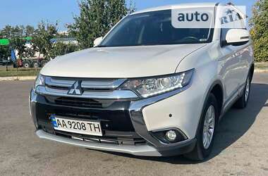 Внедорожник / Кроссовер Mitsubishi Outlander 2017 в Буче