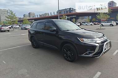 Позашляховик / Кросовер Mitsubishi Outlander 2017 в Києві