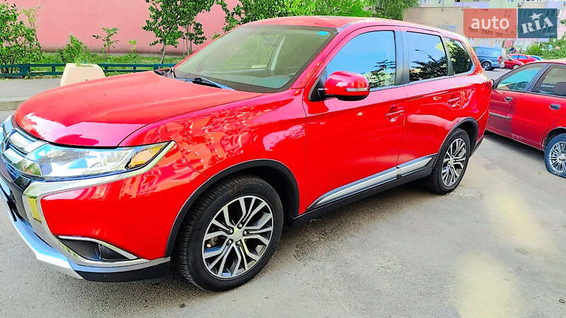 Внедорожник / Кроссовер Mitsubishi Outlander 2017 в Киеве