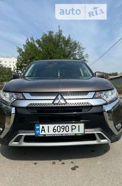 Внедорожник / Кроссовер Mitsubishi Outlander 2020 в Броварах