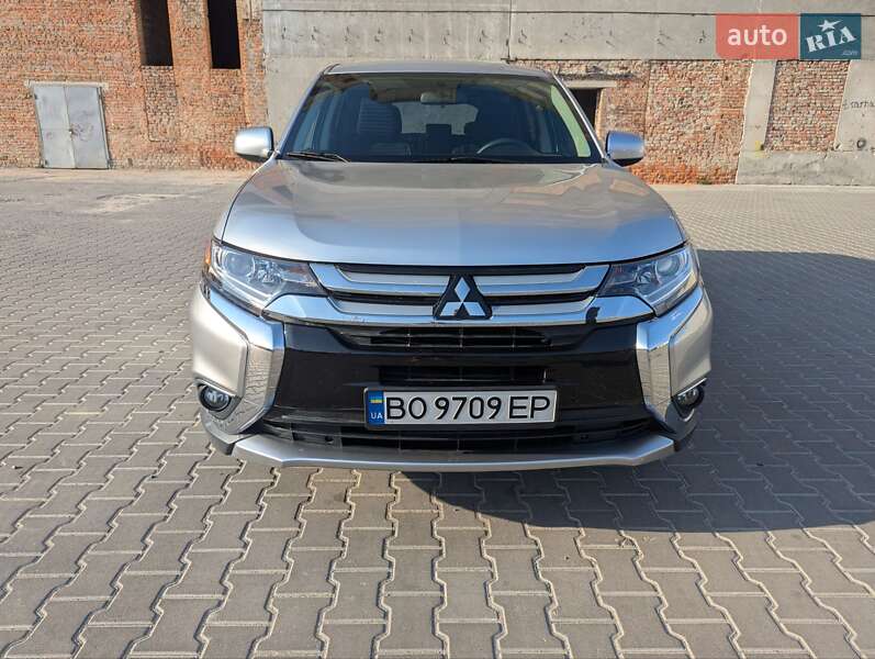 Позашляховик / Кросовер Mitsubishi Outlander 2017 в Тернополі
