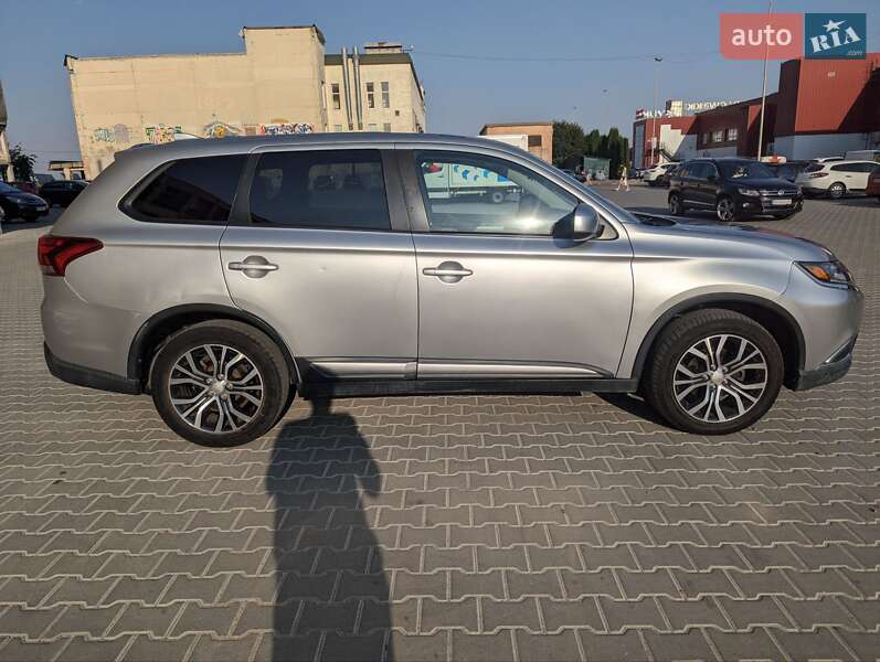Позашляховик / Кросовер Mitsubishi Outlander 2017 в Тернополі