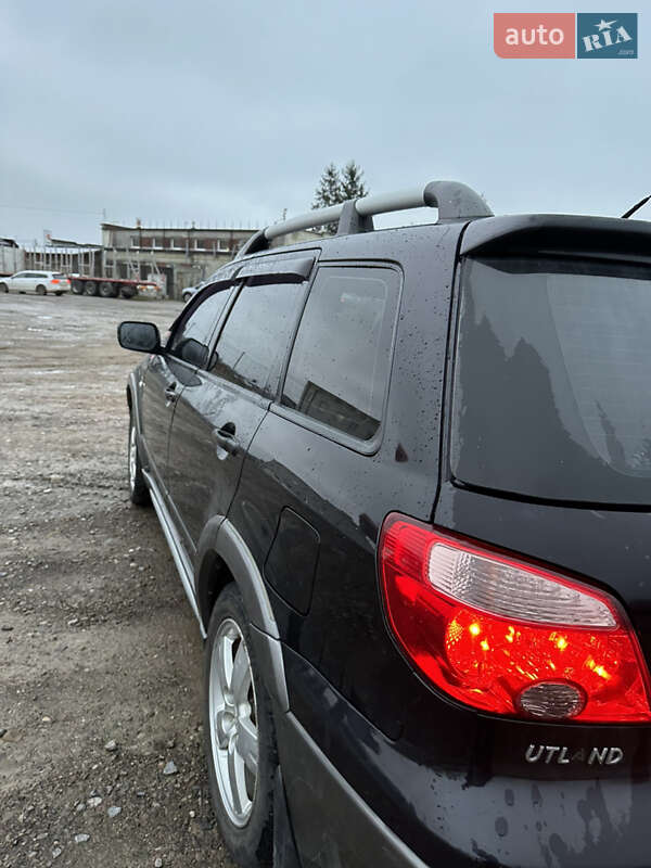 Внедорожник / Кроссовер Mitsubishi Outlander 2005 в Сколе