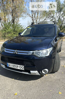 Позашляховик / Кросовер Mitsubishi Outlander 2014 в Києві