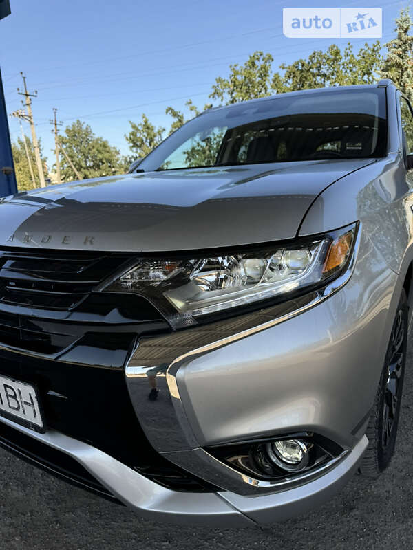 Внедорожник / Кроссовер Mitsubishi Outlander 2017 в Кропивницком