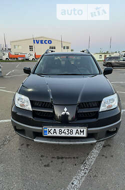 Позашляховик / Кросовер Mitsubishi Outlander 2006 в Києві