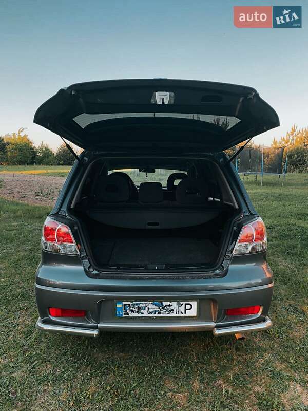 Внедорожник / Кроссовер Mitsubishi Outlander 2004 в Тернополе фото 7 Внедорожник / Кроссовер Mitsubishi Outlander 2004 в Тернополе