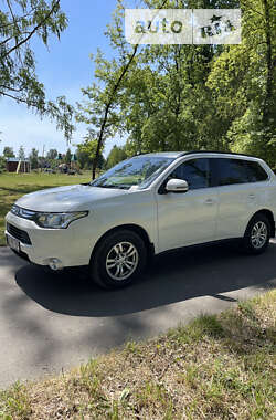 Внедорожник / Кроссовер Mitsubishi Outlander 2013 в Ратным