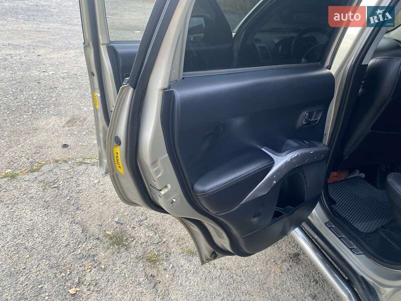 Позашляховик / Кросовер Mitsubishi Outlander 2006 в Благовіщенську