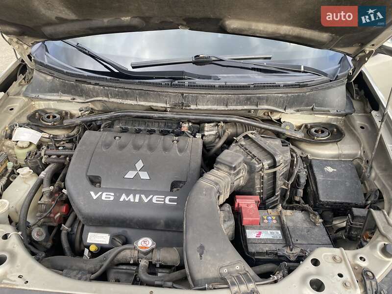 Позашляховик / Кросовер Mitsubishi Outlander 2006 в Благовіщенську