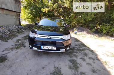 Позашляховик / Кросовер Mitsubishi Outlander 2015 в Краснограді