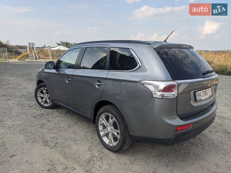 Позашляховик / Кросовер Mitsubishi Outlander 2012 в Рівному фото 12 Позашляховик / Кросовер Mitsubishi Outlander 2012 в Рівному