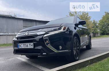 Внедорожник / Кроссовер Mitsubishi Outlander 2019 в Львове