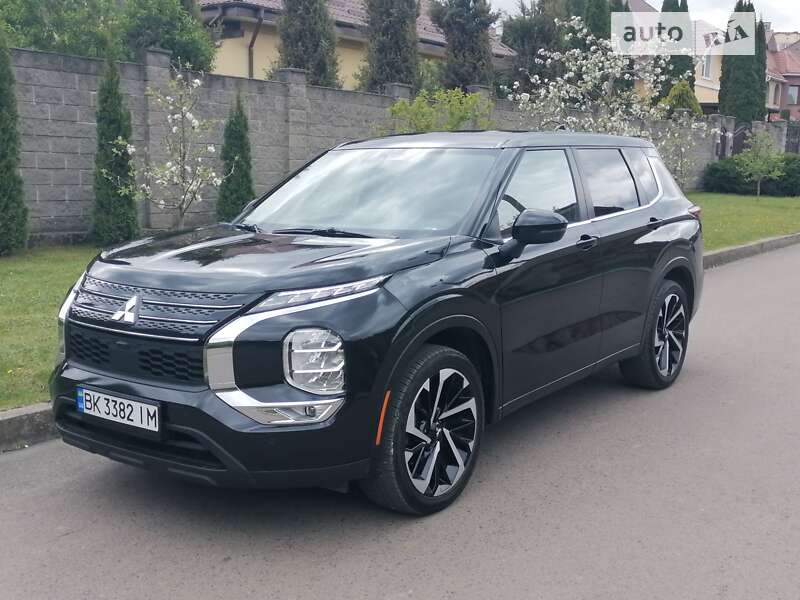 Внедорожник / Кроссовер Mitsubishi Outlander 2021 в Киеве