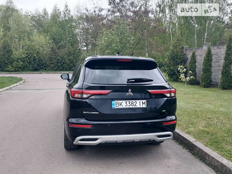 Внедорожник / Кроссовер Mitsubishi Outlander 2021 в Киеве