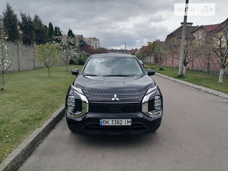 Внедорожник / Кроссовер Mitsubishi Outlander 2021 в Киеве