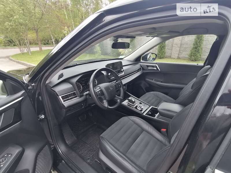 Внедорожник / Кроссовер Mitsubishi Outlander 2021 в Киеве