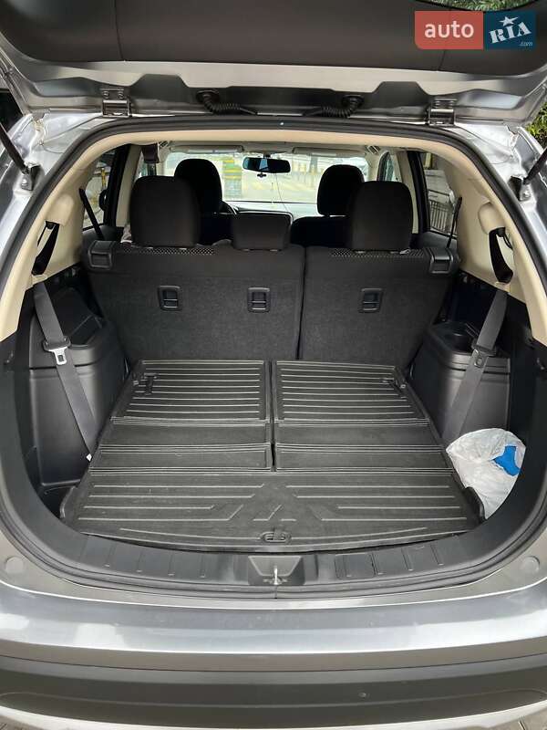 Внедорожник / Кроссовер Mitsubishi Outlander 2015 в Львове