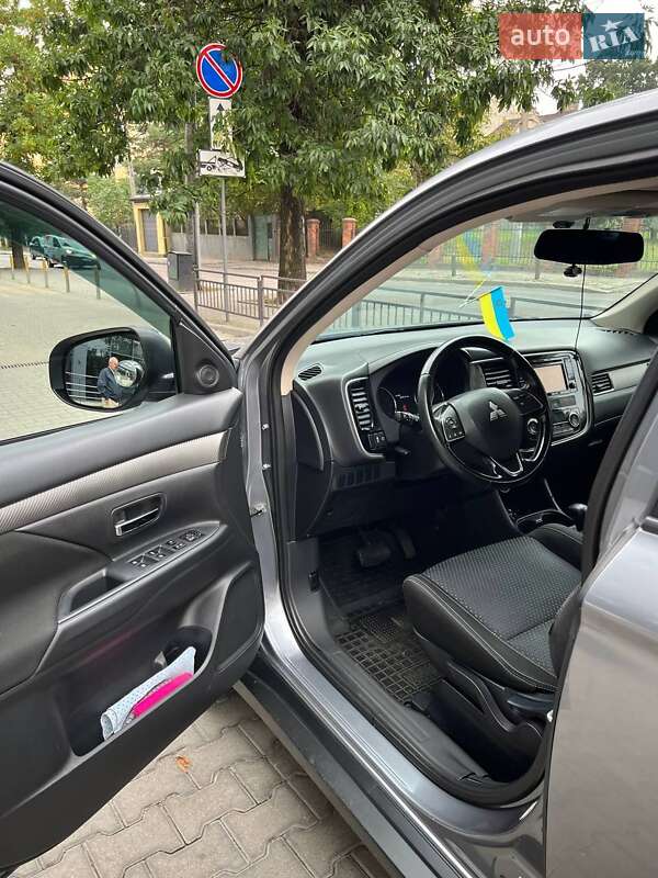 Внедорожник / Кроссовер Mitsubishi Outlander 2015 в Львове