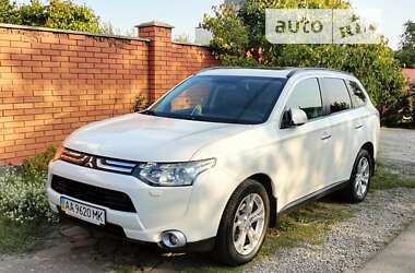 Позашляховик / Кросовер Mitsubishi Outlander 2012 в Києві