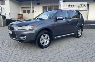 Внедорожник / Кроссовер Mitsubishi Outlander 2010 в 