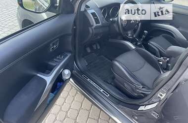 Внедорожник / Кроссовер Mitsubishi Outlander 2010 в 