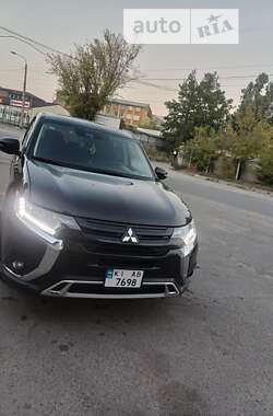 Позашляховик / Кросовер Mitsubishi Outlander 2019 в Києві