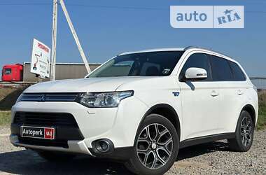 Внедорожник / Кроссовер Mitsubishi Outlander 2015 в Львове