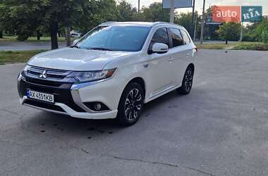 Позашляховик / Кросовер Mitsubishi Outlander 2018 в 