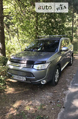 Позашляховик / Кросовер Mitsubishi Outlander 2013 в Києві