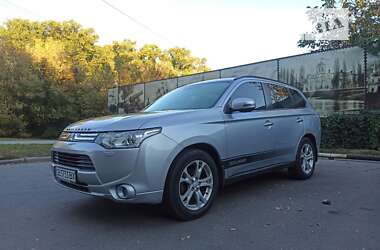 Позашляховик / Кросовер Mitsubishi Outlander 2012 в Чернігові