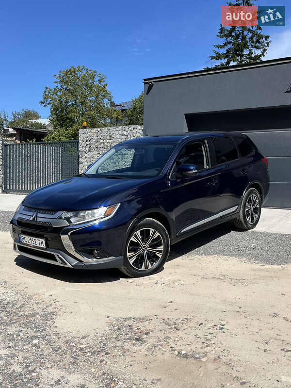 Внедорожник / Кроссовер Mitsubishi Outlander 2019 в 