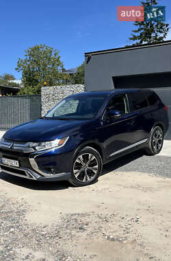 Внедорожник / Кроссовер Mitsubishi Outlander 2019 в 