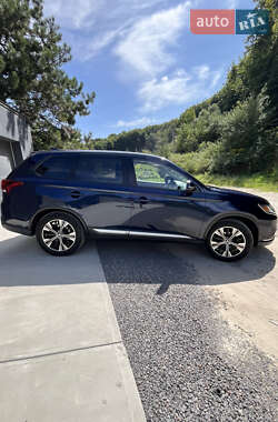 Внедорожник / Кроссовер Mitsubishi Outlander 2019 в 