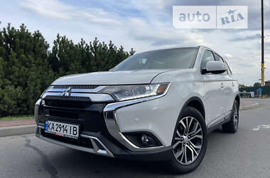 Позашляховик / Кросовер Mitsubishi Outlander 2017 в Києві