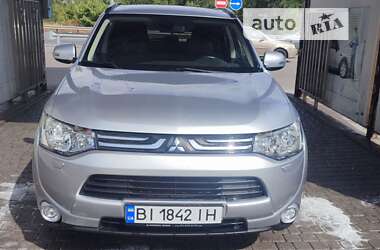 Внедорожник / Кроссовер Mitsubishi Outlander 2013 в Полтаве