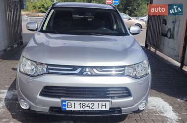 Внедорожник / Кроссовер Mitsubishi Outlander 2013 в 