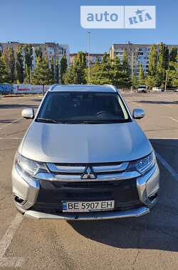 Позашляховик / Кросовер Mitsubishi Outlander 2017 в Миколаєві