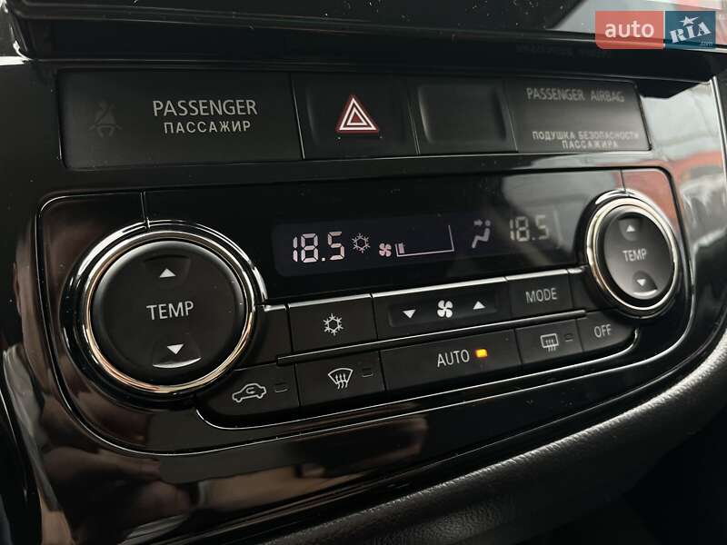 Позашляховик / Кросовер Mitsubishi Outlander 2017 в Луцьку