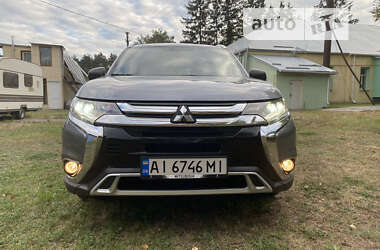 Позашляховик / Кросовер Mitsubishi Outlander 2016 в Броварах