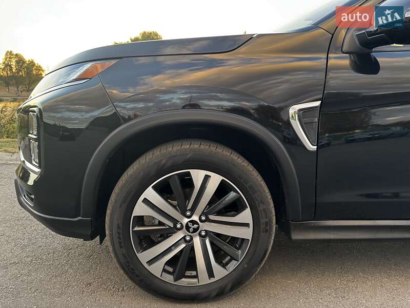 Позашляховик / Кросовер Mitsubishi Outlander 2023 в Олександрії