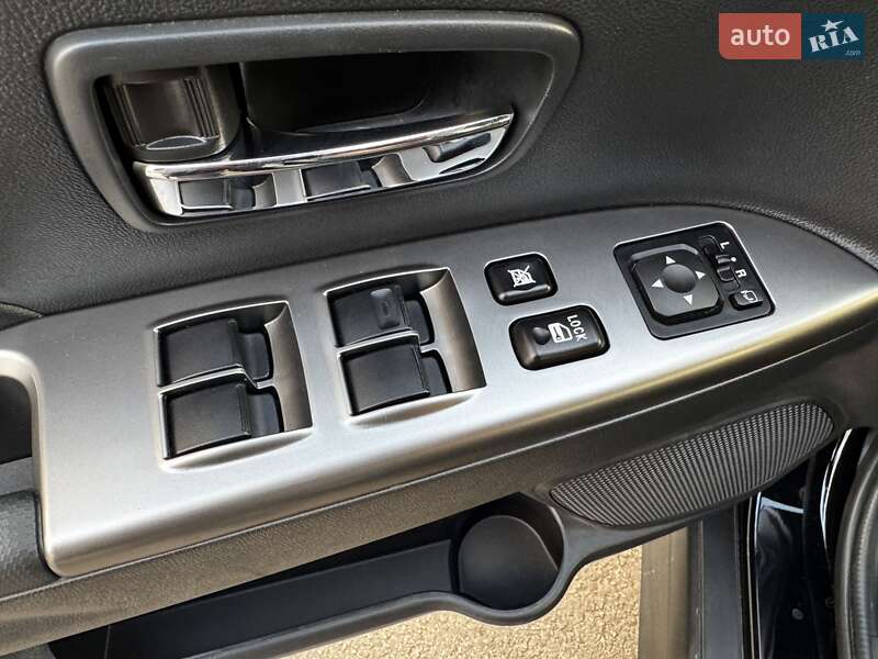 Позашляховик / Кросовер Mitsubishi Outlander 2023 в Олександрії