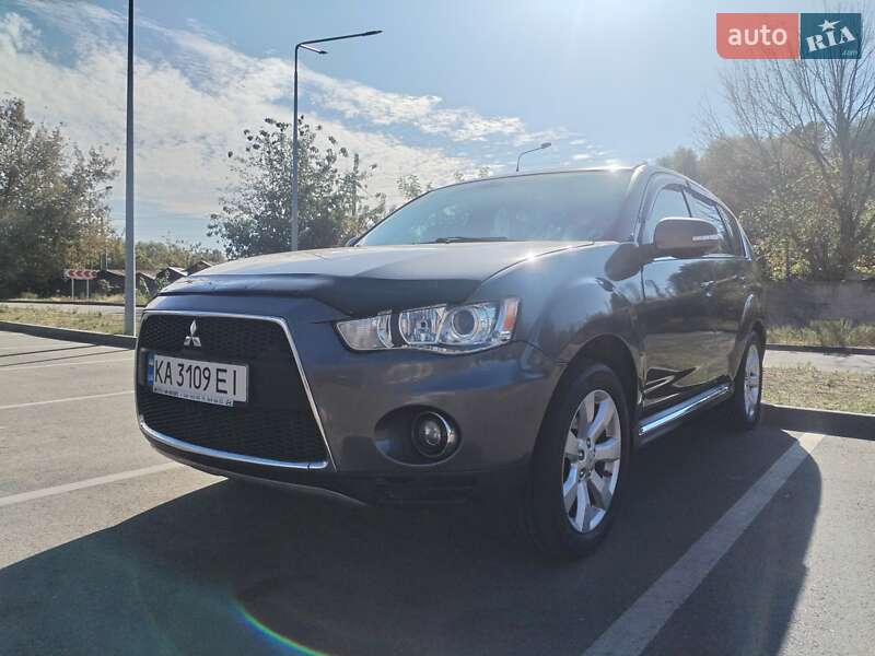 Внедорожник / Кроссовер Mitsubishi Outlander 2010 в Киеве