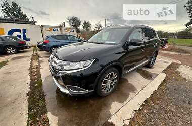 Внедорожник / Кроссовер Mitsubishi Outlander 2016 в Стрые